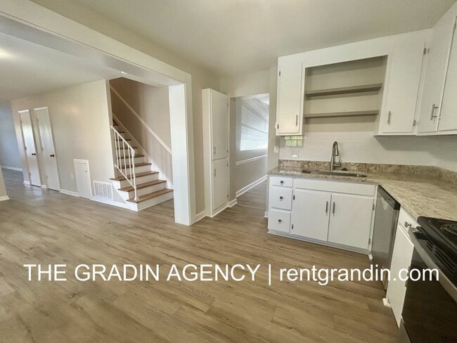 Building Photo - 1805 Grandin Rd SW