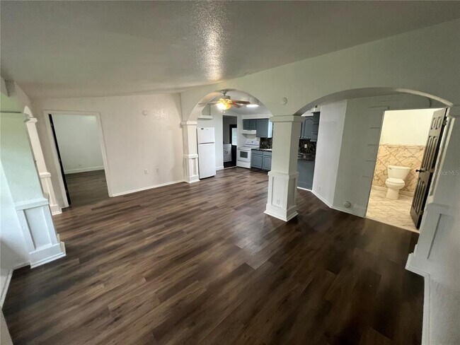 Building Photo - 5195 Countryside Ct