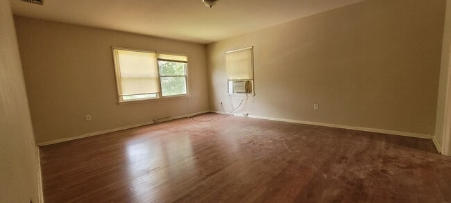 Building Photo - Spacious 3 bedroom 2.5 bathroom home in Ha...