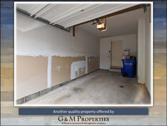 Building Photo - 2 Bedroom Townhome - Available off of Fren...