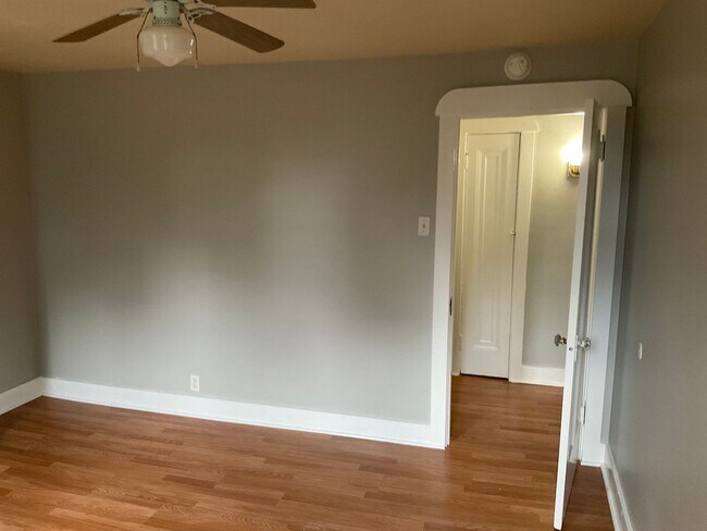 Building Photo - Charming, Character-Filled 2 Bedroom in Brentwood – Freshly Updated & Move-In Ready