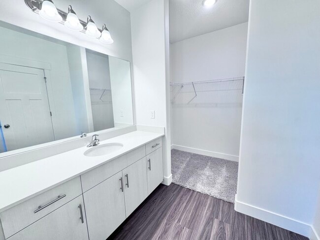 Building Photo - 4655 Alder Dr