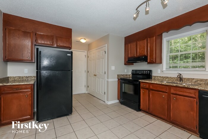 Building Photo - 2700 Teak Ct