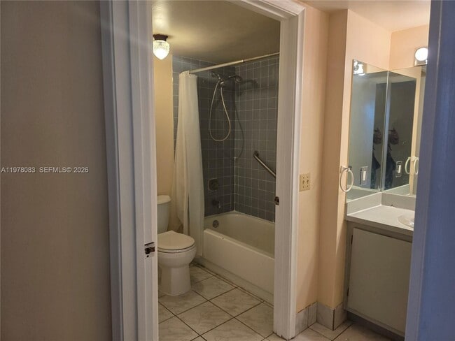 Building Photo - 9688 Fontainebleau Blvd