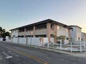 Building Photo - 2422 Huntington Ln