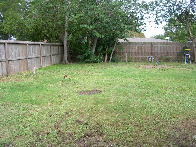 Building Photo - 12225 Dumas St