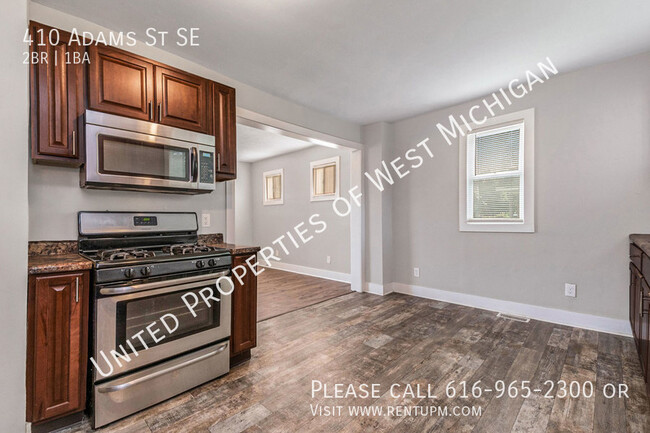 Building Photo - Available Now | Cozy 2 Bedroom 1 Bathroom ...