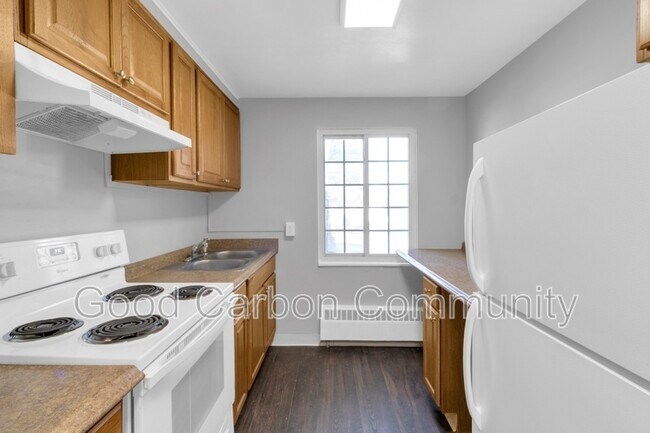 Building Photo - 321 Beattie Ave