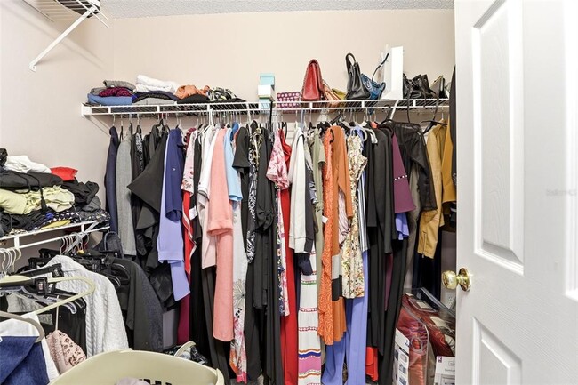 Building Photo - 824 Lake Biscayne Way