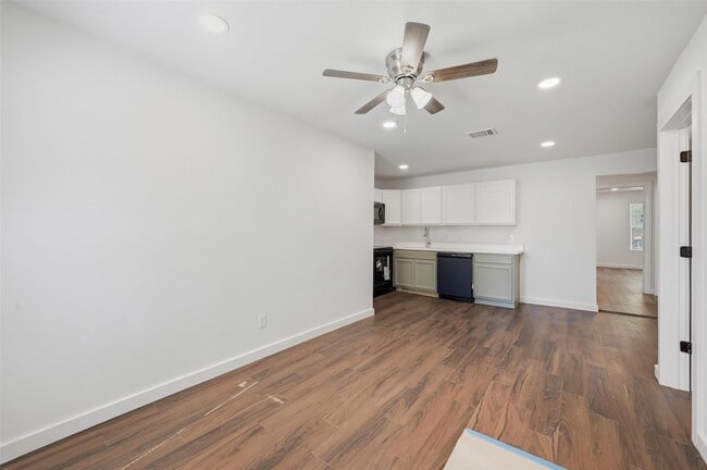 Building Photo - 8708 Ronnie St