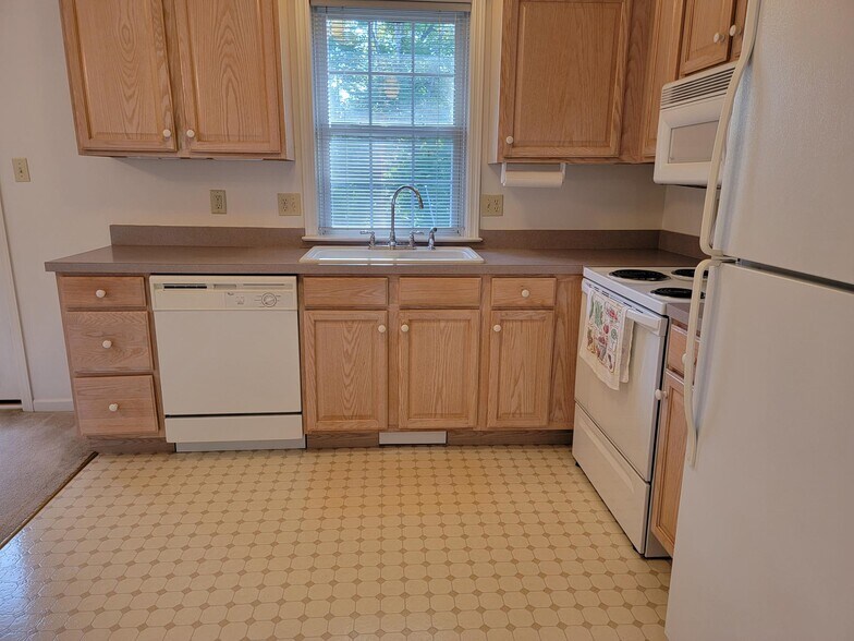 Building Photo - 205 Riders Way