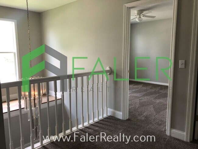 Building Photo - Show-stopping rental available - Lots of S...