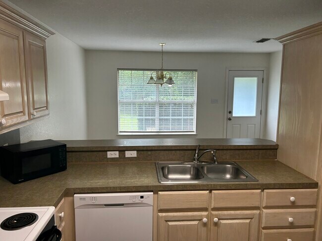 Building Photo - 2920 W Parnell St