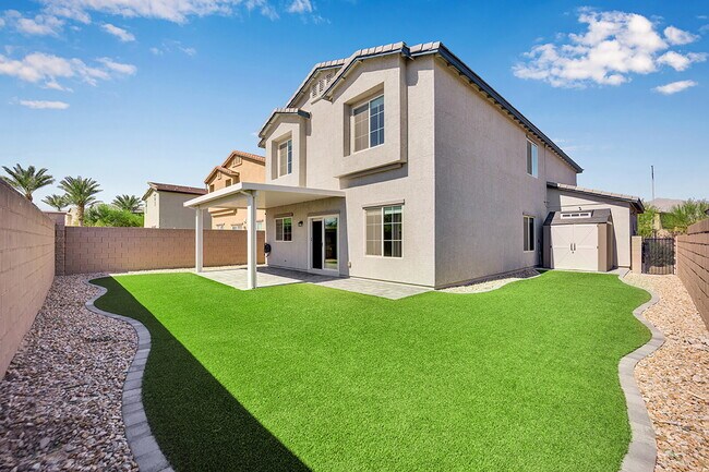 Building Photo - Gorgeous 5 Bedroom home!