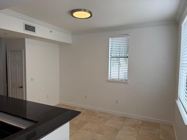 Building Photo - 606 Fern St