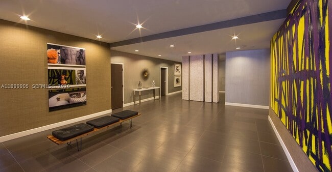 Building Photo - 210 W Park Dr