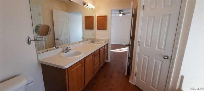 Building Photo - 9 Elder Ct W