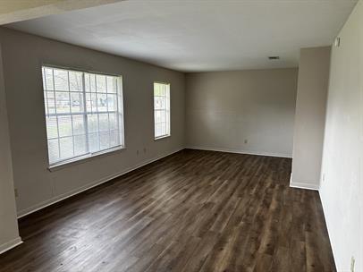 Building Photo - 128 Royal Ln