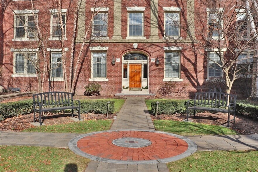 Building Photo - 149 Beaconsfield Rd