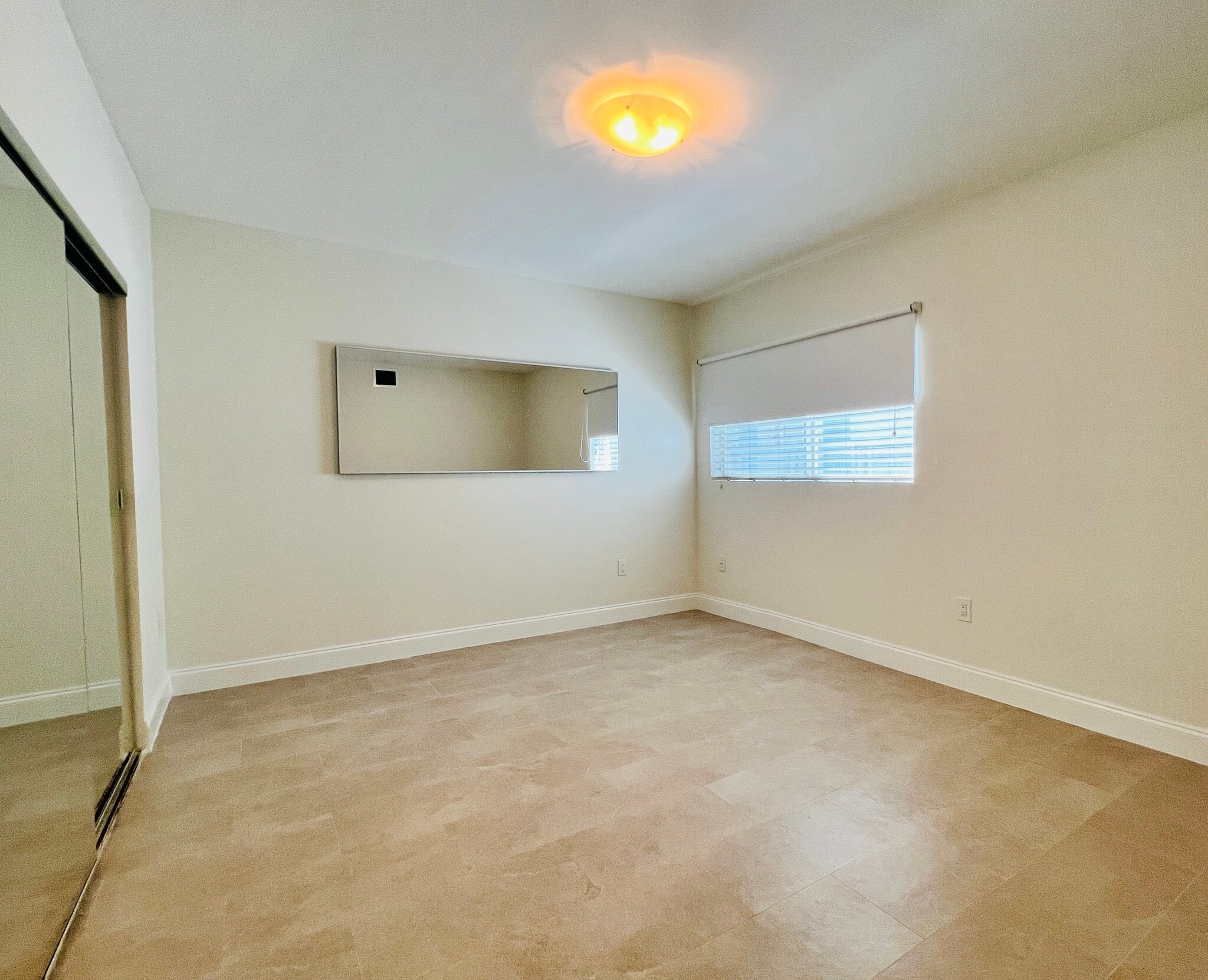 Building Photo - 6905 Bay Dr