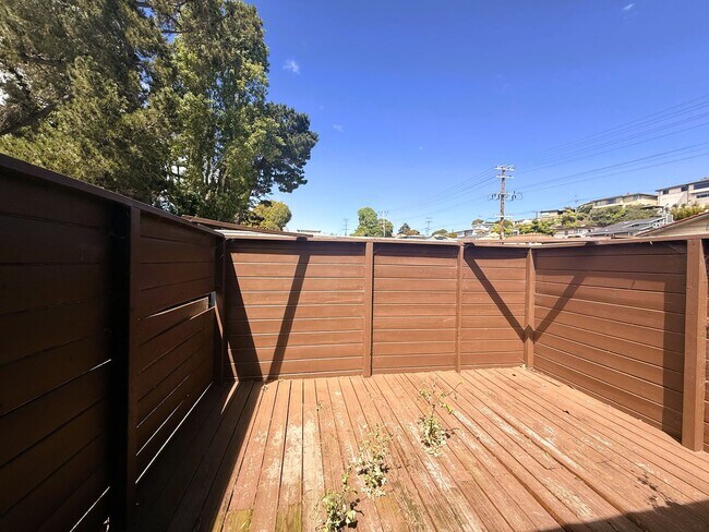 Building Photo - 2029-2035 Key Blvd