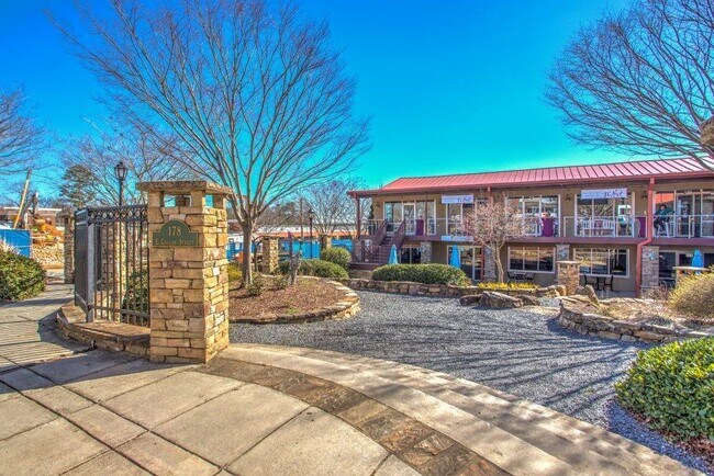 Building Photo - 9 Peeples Dr