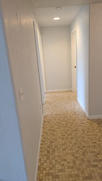 Building Photo - 1600 Traverse St