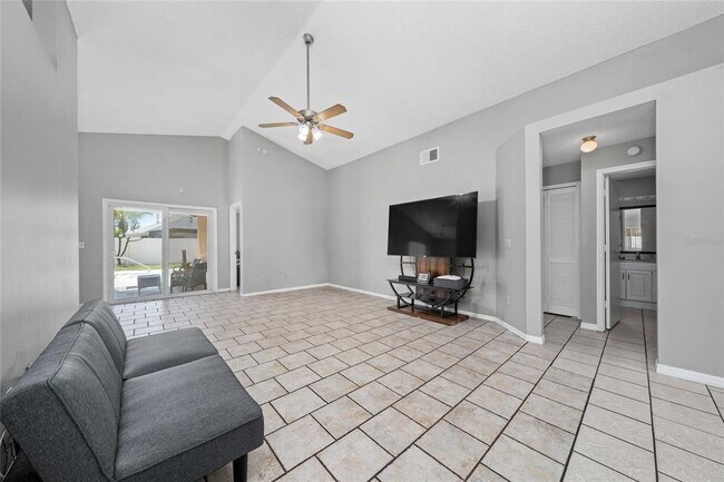 Building Photo - 4855 Kingston Cir