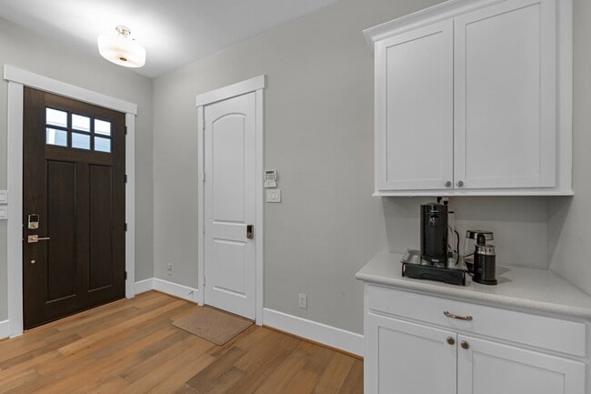 Building Photo - 11 Thorpe Ln