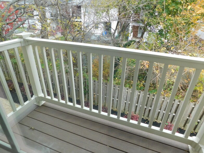 Building Photo - 1513 Maple St