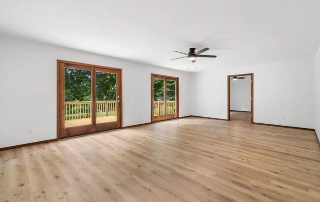Building Photo - Lake House Rental
