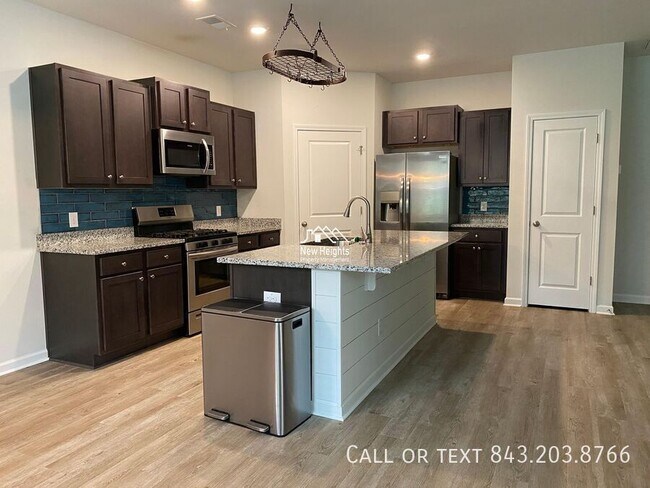 Building Photo - 2641 Alamanda Dr