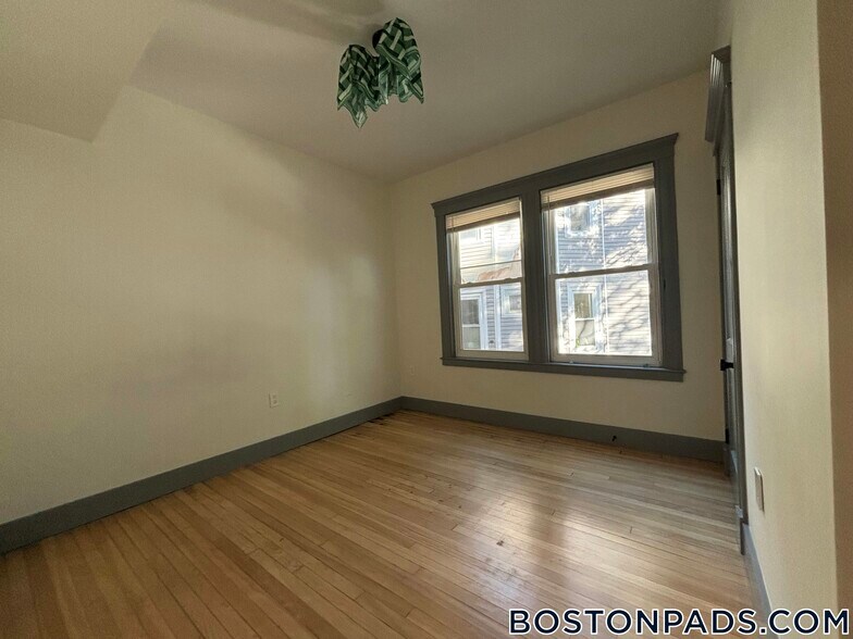 Building Photo - 41 Long Ave