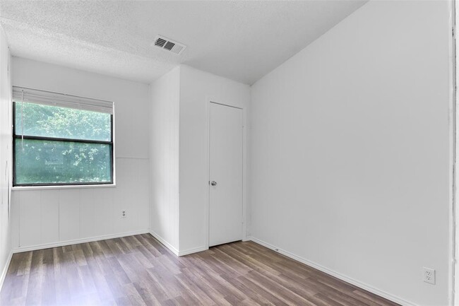 Building Photo - 2509 Sumac Ln