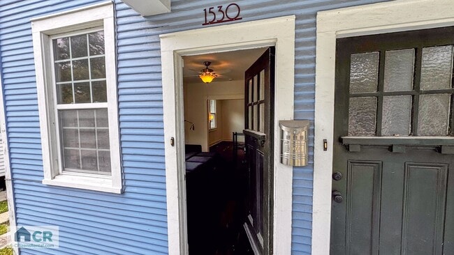 Building Photo - 6bd/3ba with Central AC Walking Distance to Campus. Text 727-459-4141 for more info!