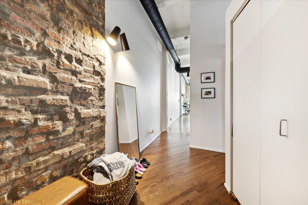 Building Photo - 1720 N Marshfield Ave