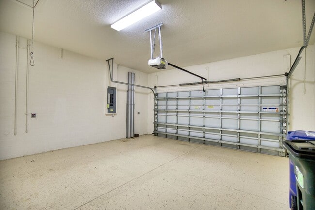 Building Photo - Annual Unfurnished Single-Family Home located in Bellacina at Casey Key with Resort-like Amenities!