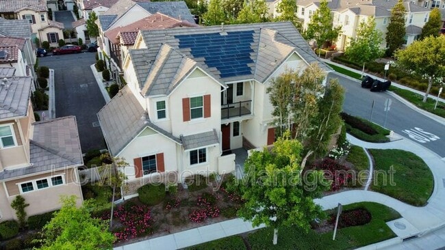 Building Photo - 33 Maduro St