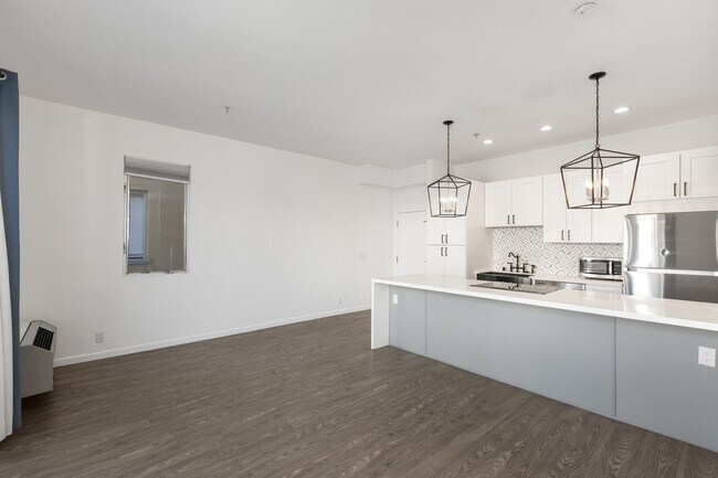 Building Photo - 908 G St