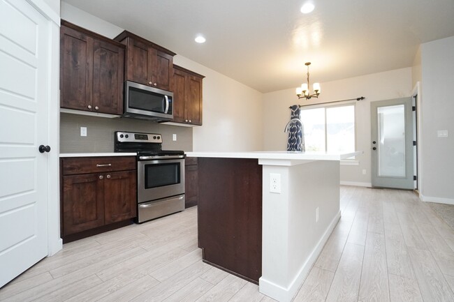 Building Photo - 1187 W Davenport St