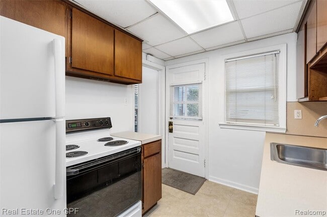 Building Photo - 699 St Clair Ave