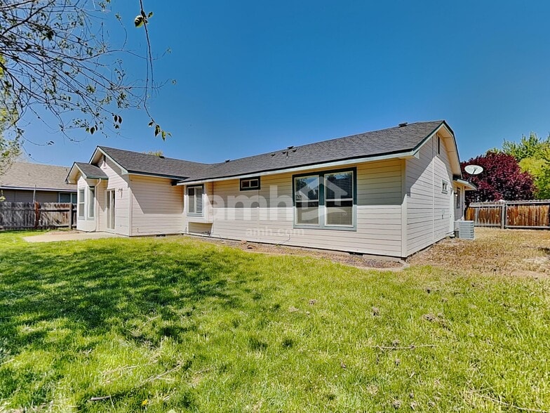 Building Photo - 2839 W Santa Clara Dr