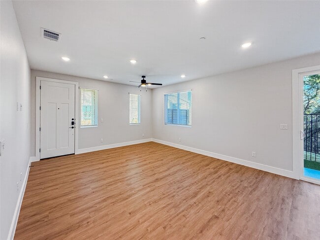 Building Photo - 5601 Mobeetie Lp