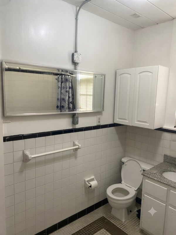 Building Photo - 2096 Court Ave