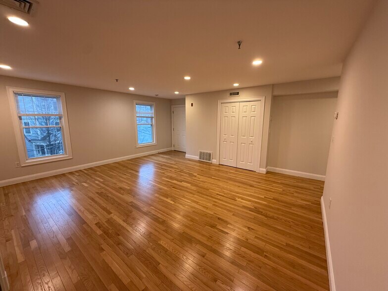 Building Photo - 135 Calumet St