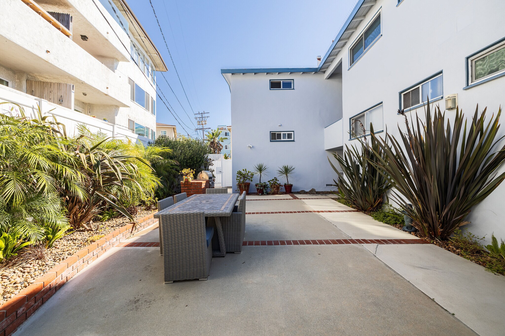 Building Photo - 1710 Esplanade