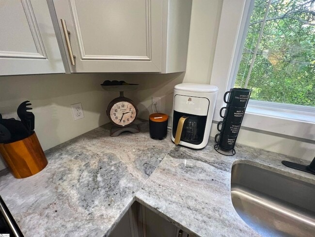 Building Photo - 4 Lindberg Ave