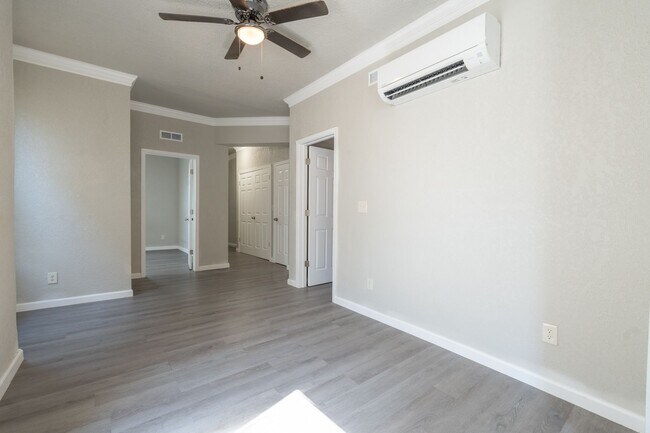 Building Photo - MOVE IN READY 2 Bedroom in the Heart of Oceanview!