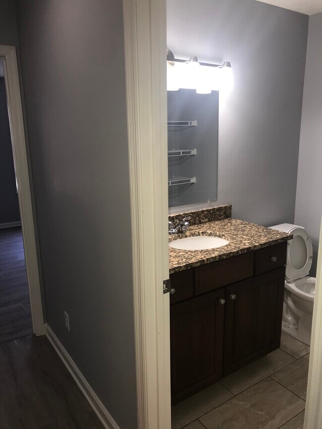 Building Photo - 712 Ridge Creek Dr