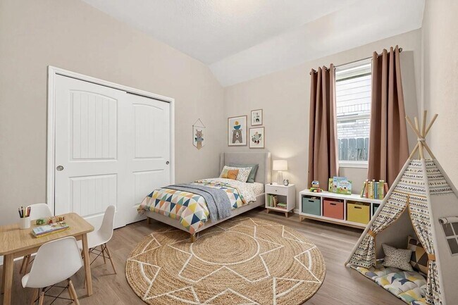 Building Photo - 24527 Royal Pike Dr